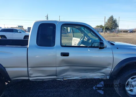 2004 Toyota Tacoma z USA, uszkodzony, nr VIN 5TEWM72N04Z344465